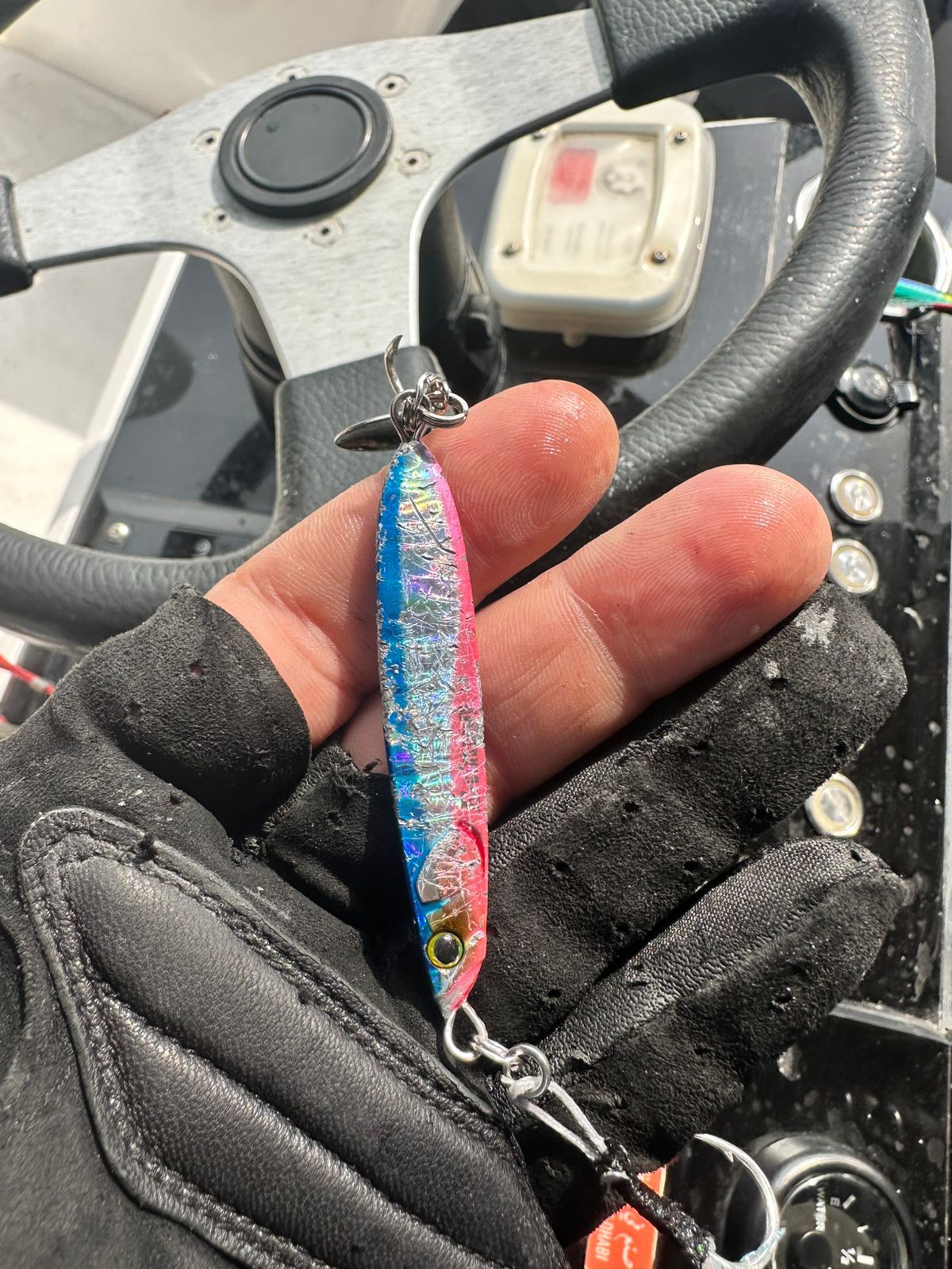 Jackall Big Backer E-blade 40g - Blue & Pink Lure
